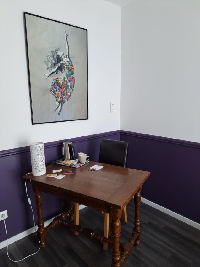 L'Appartement - Chambre Avec Salle De Bains Et Wc Dans Une Galerie D'Art Montbéliard Exteriör bild